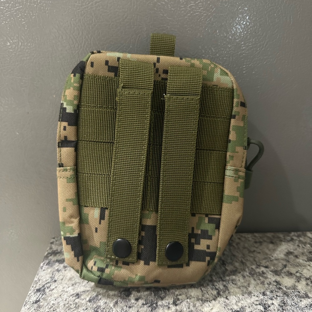 Camouflage Tactical Pouch, Compact, Many Compartments, Zipper, Straps